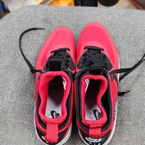 NikeAir MAX Dynamic Red and Black Running Shoes